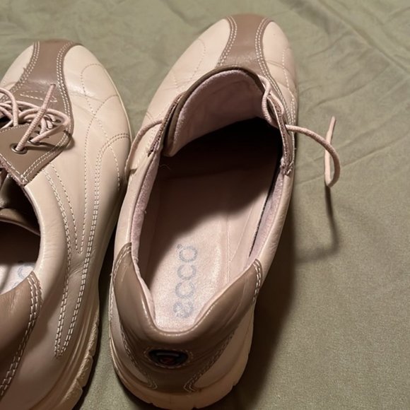Ecco Leather Walking Shoe in Cream and Tan - Picture 9 of 12